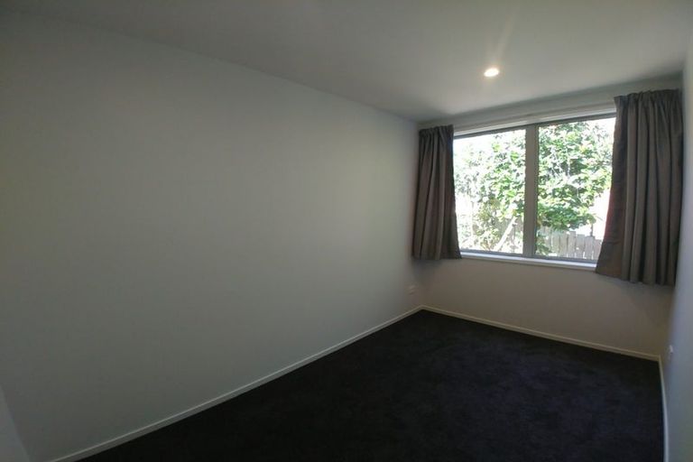 Photo of property in 28 Pupuke Road, Hillcrest, Auckland, 0627