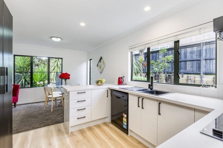 Photo of property in 3/8 Golf Road, New Lynn, Auckland, 0600