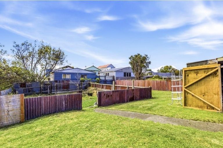 Photo of property in 25 Ruapehu Street, Castlecliff, Whanganui, 4501