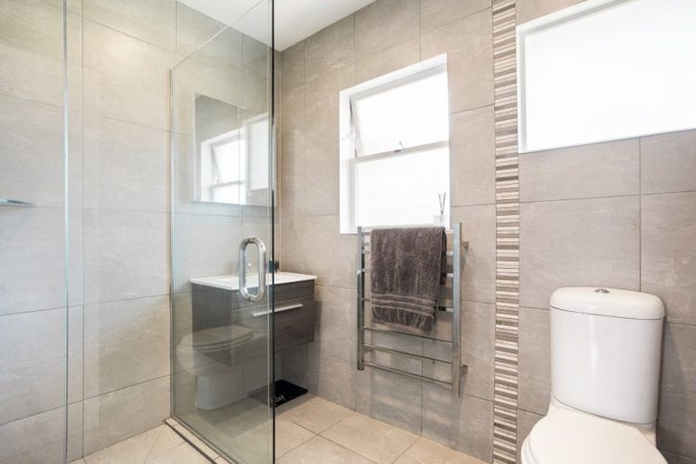 Photo of property in 1/24 Inverness Road, Browns Bay, Auckland, 0630