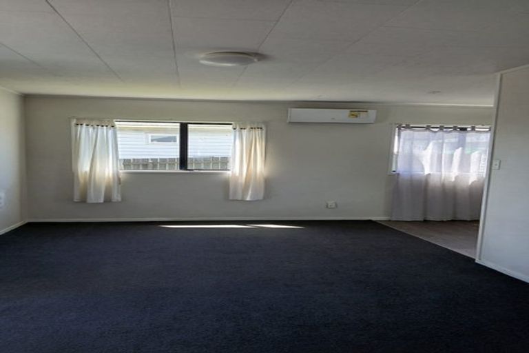 Photo of property in 2/12 Melleray Place, Randwick Park, Auckland, 2105