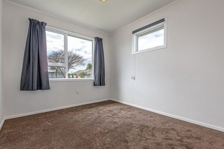 Photo of property in 18 Acacia Street, Kelvin Grove, Palmerston North, 4414