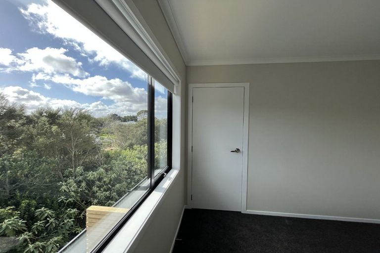 Photo of property in 2/125b Metcalfe Road, Ranui, Auckland, 0612