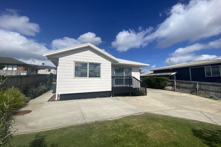 Photo of property in 30 Bay Street, Red Beach, 0932