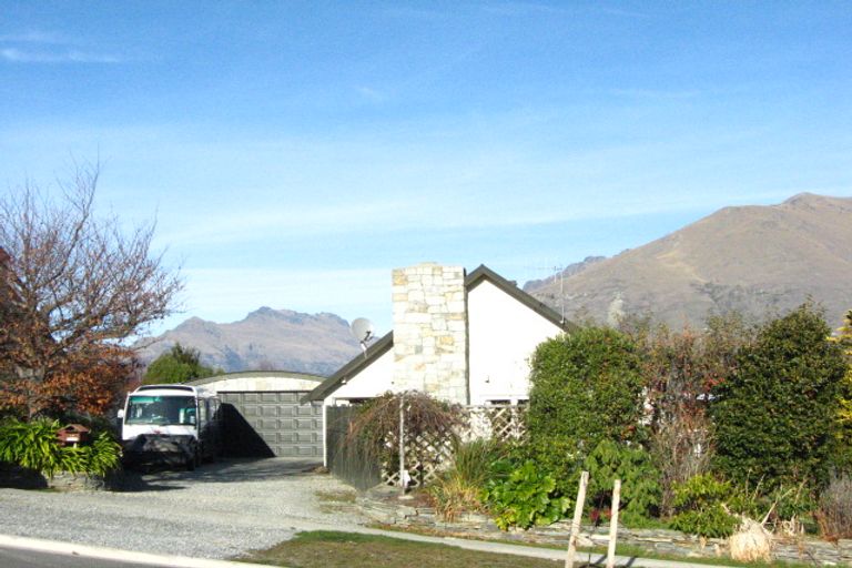 Photo of property in 11 Poplar Drive, Kelvin Heights, Queenstown, 9300