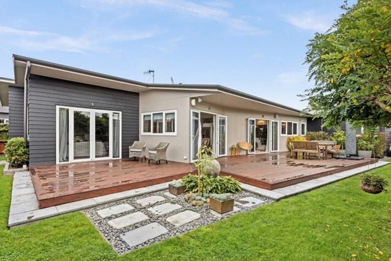 Photo of property in 18a Cambridge Terrace, Taradale, Napier, 4112