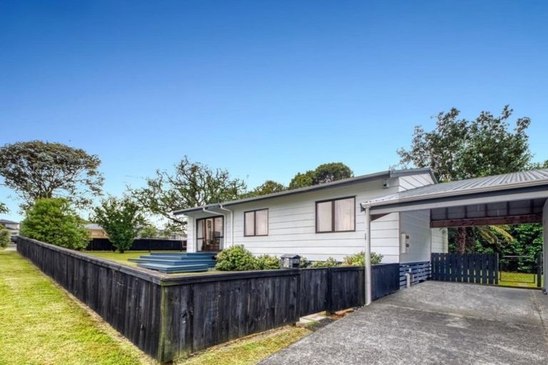 Photo of property in 2a Hughes Terrace, Te Atatu Peninsula, Auckland, 0610