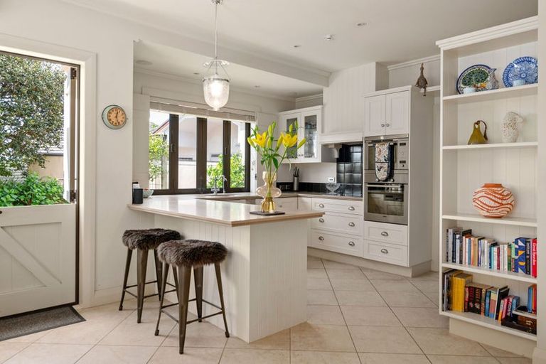 Photo of property in 35 The Esplanade, Huntington, Hamilton, 3210