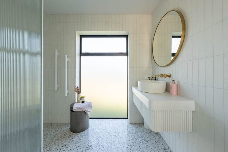 Photo of property in 34 Minaret Ridge, Wanaka, 9305