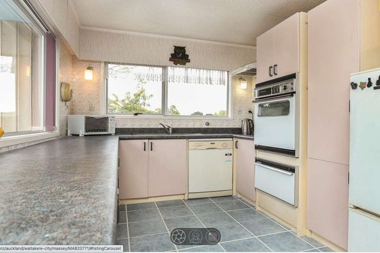 Photo of property in 28 Cyclarama Crescent, Massey, Auckland, 0614