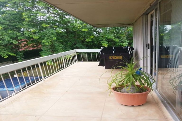 Photo of property in 2/27 Kerswill Place, Pakuranga, Auckland, 2010