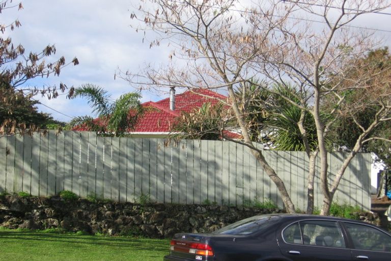 Photo of property in 6 Hughes Terrace, Te Atatu Peninsula, Auckland, 0610