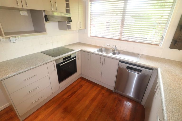 Photo of property in 10 Celeste Place, Totara Vale, Auckland, 0627