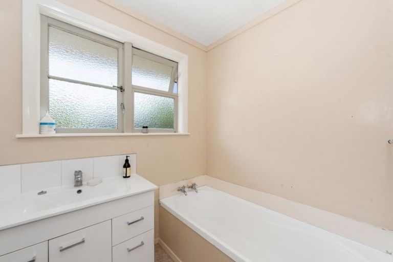 Photo of property in 38 Casey Avenue, Fairfield, Hamilton, 3214