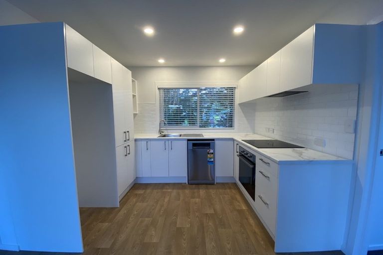 Photo of property in 8a Moera Place, Stanmore Bay, Whangaparaoa, 0932