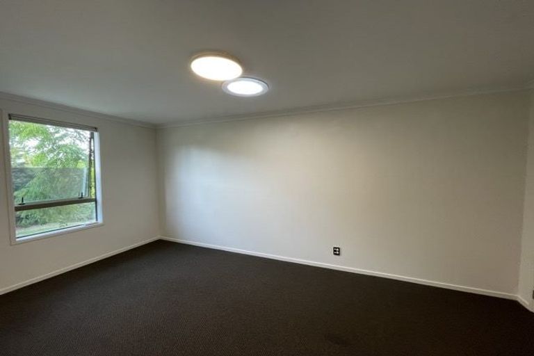 Photo of property in 29 Verdale Circle, Glen Eden, Auckland, 0602