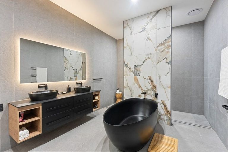 Photo of property in 8 Whio Place, Waikanae, 5036
