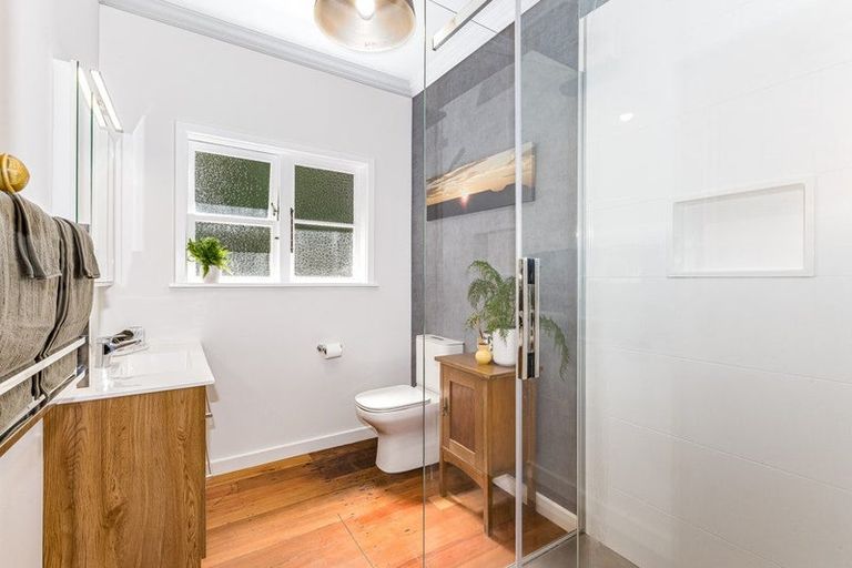 Photo of property in 33a Nevay Road, Miramar, Wellington, 6022