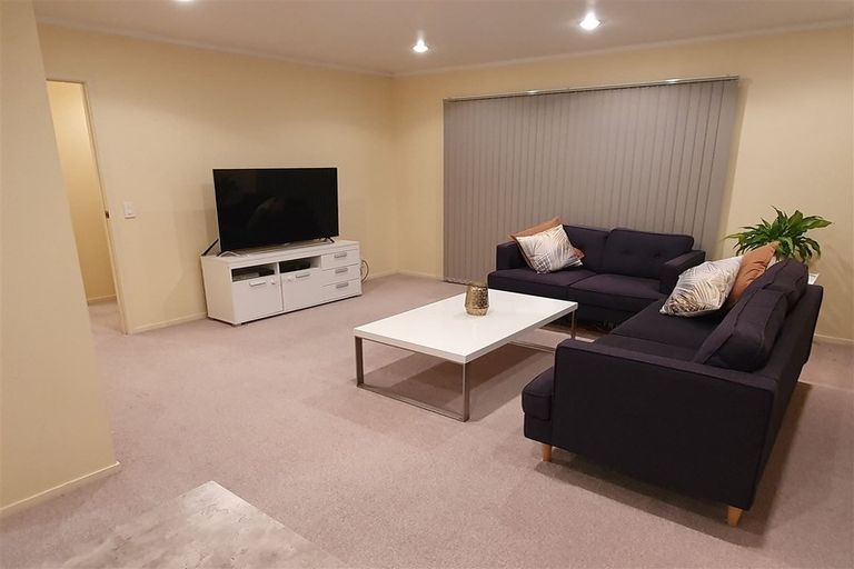 Photo of property in 2/49 Strid Road, Te Atatu South, Auckland, 0610