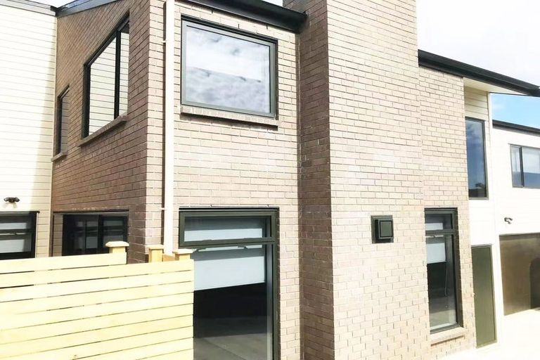 Photo of property in 22a Dallinghoe Crescent, Milford, Auckland, 0620