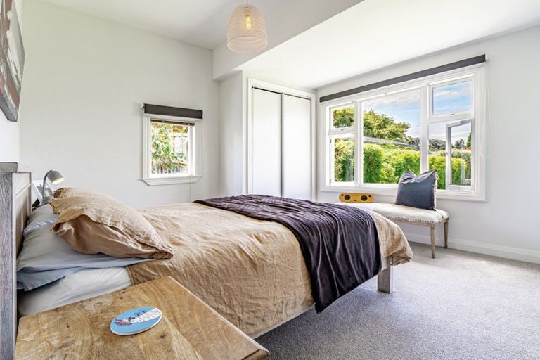 Photo of property in 38 Waiwaka Terrace, Strandon, New Plymouth, 4312