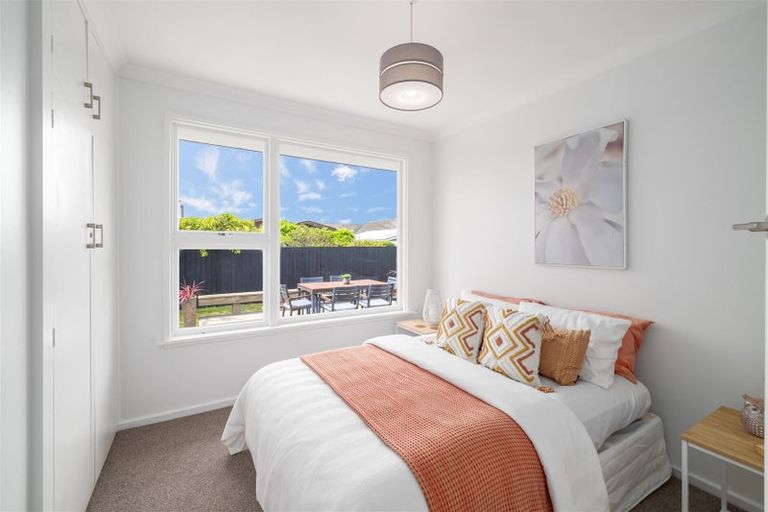 Photo of property in 100 Avondale Road, Avondale, Christchurch, 8061