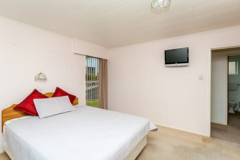 Photo of property in 3/10 Birdwood Avenue, Moturoa, New Plymouth, 4310