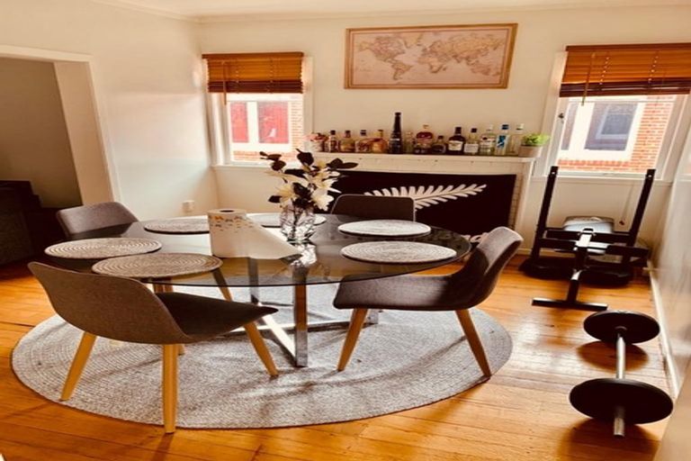 Photo of property in 32 Reid Road, New Lynn, Auckland, 0600