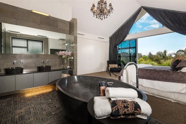 Photo of property in 6 Kerema Way, Schnapper Rock, Auckland, 0632