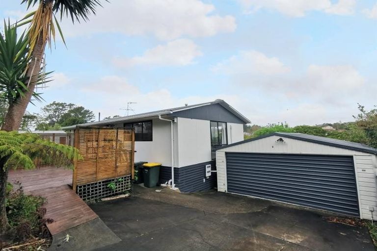 Photo of property in 2/109 Oreil Avenue, West Harbour, Auckland, 0618