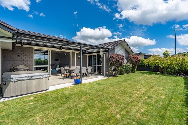 Photo of property in 1 Ruske Place, Grandview Heights, Hamilton, 3200