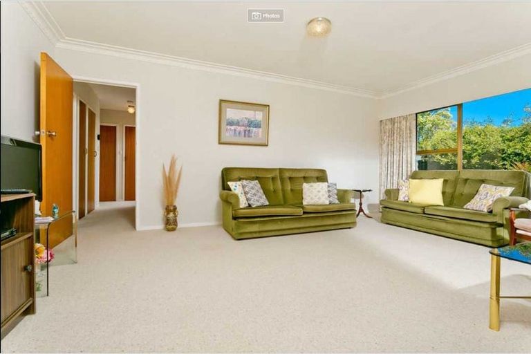 Photo of property in 2/4 Nea Place, Hillcrest, Auckland, 0627