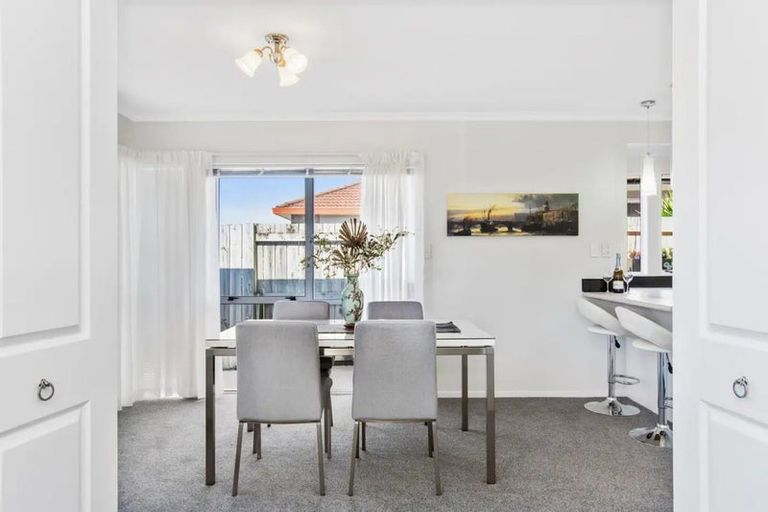Photo of property in 37 Dalton Drive, Papamoa Beach, Papamoa, 3118
