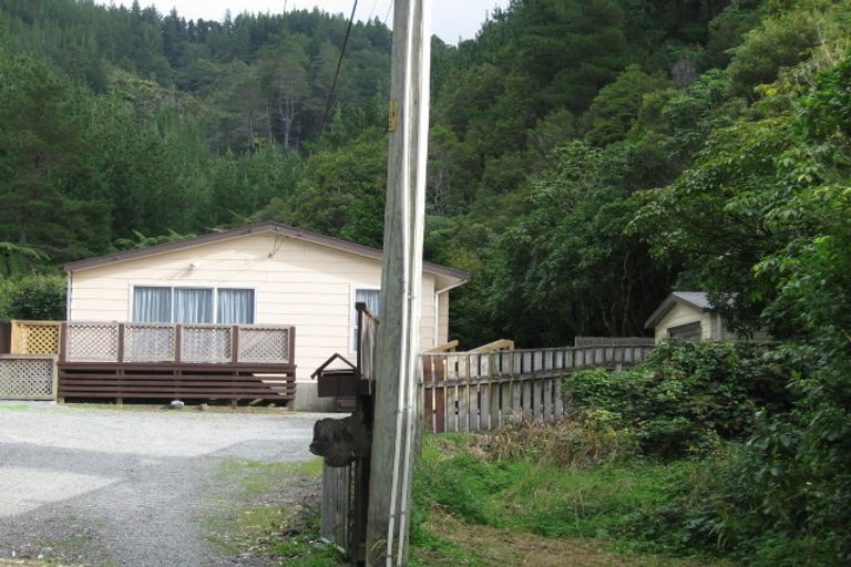 Photo of property in 146 Pinehaven Road, Pinehaven, Upper Hutt, 5019