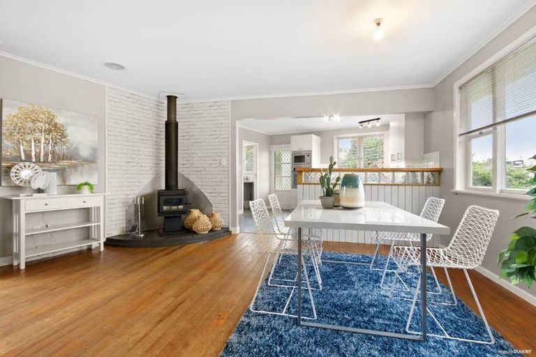 Photo of property in 22 Trojan Crescent, New Lynn, Auckland, 0600