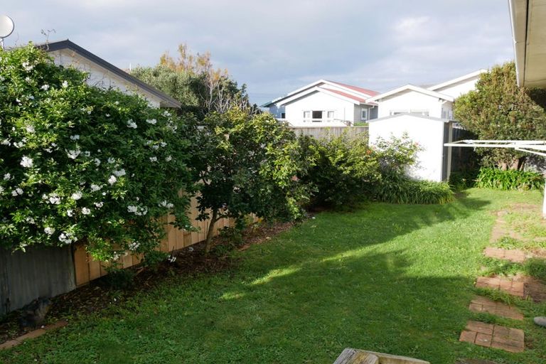 Photo of property in 5 Endeavour Avenue, Lyall Bay, Wellington, 6022