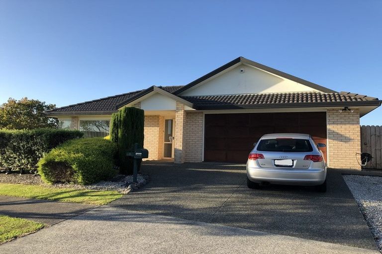 Photo of property in 8 Newinn Crescent, East Tamaki Heights, Auckland, 2016