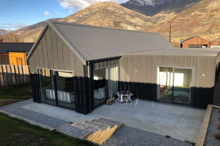 Photo of property in 7 Huxley Place, Lake Hayes, Queenstown, 9304