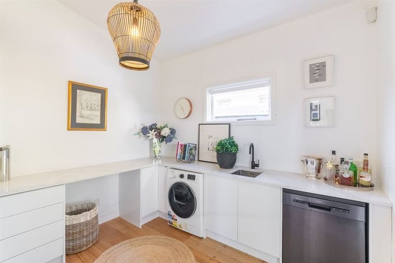 Photo of property in 80 Holly Road, St Albans, Christchurch, 8014