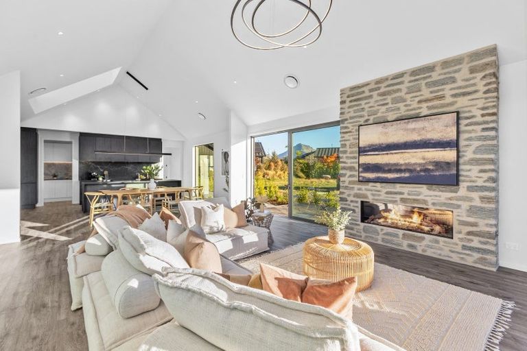 Photo of property in 8 Kerrera Lane, Jacks Point, Queenstown, 9371