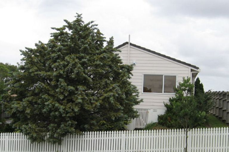 Photo of property in 21 Hassan Drive, Massey, Auckland, 0614