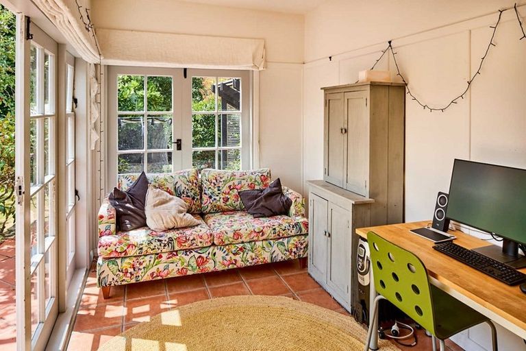 Photo of property in 14 Maire Street, Eastbourne, Lower Hutt, 5013