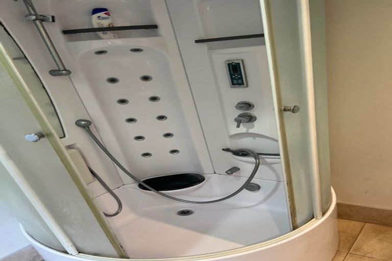 Photo of property in 6 David Beattie Place, Chatswood, Auckland, 0626