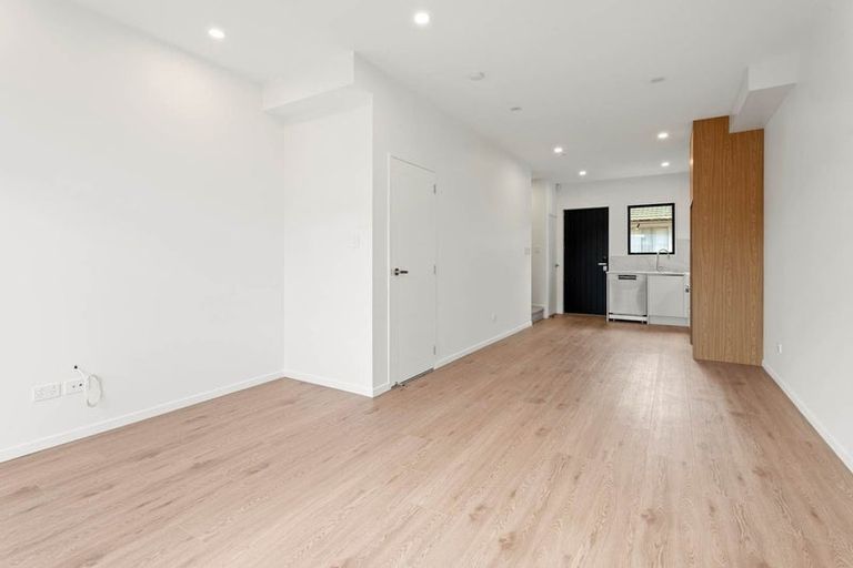 Photo of property in 19 Ellesmere Crescent, Pakuranga Heights, Auckland, 2010