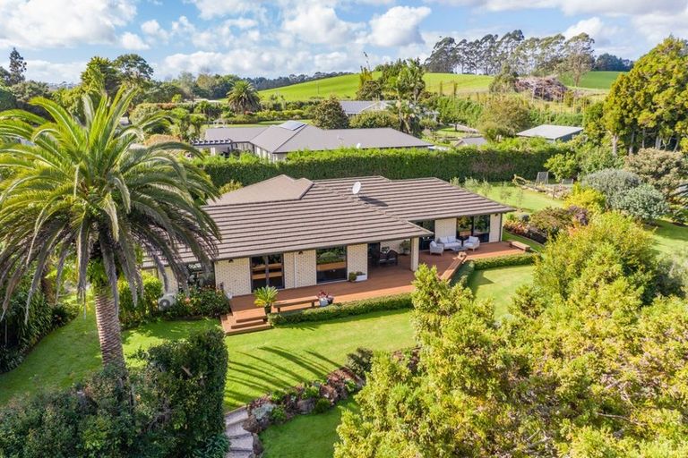 Photo of property in 71 Riddell Road, Kerikeri, 0230