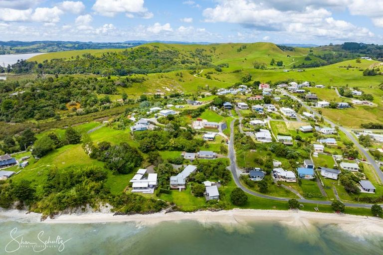 Photo of property in 9 Rigby Street, Whakapirau, 0583