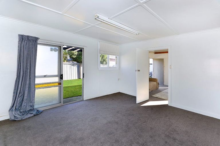 Photo of property in 154 Wainoni Road, Avondale, Christchurch, 8061