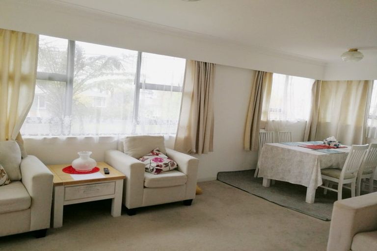 Photo of property in 10 Graham Avenue, Te Atatu Peninsula, Auckland, 0610