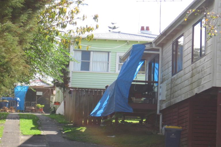 Photo of property in 14 Tahi Terrace, Glen Eden, Auckland, 0602