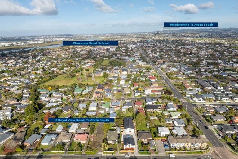 Photo of property in 2/3 Royal View Road, Te Atatu South, Auckland, 0610